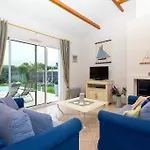 Madame Le Domaine De Vertmarines 3*