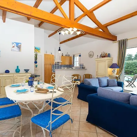 Madame Le Domaine De Vertmarines Saint-Jean-de-Monts