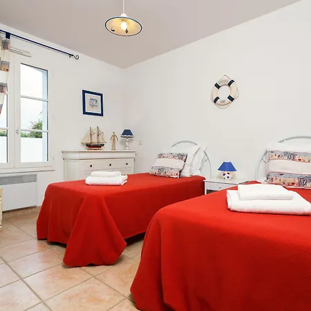Madame Le Domaine De Vertmarines Aparthotel