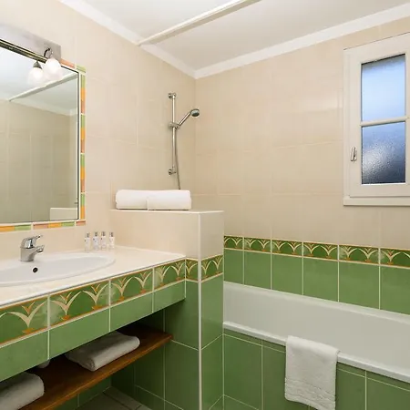 Madame Le Domaine De Vertmarines