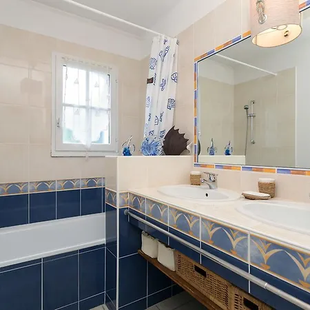 Madame Le Domaine De Vertmarines 3*