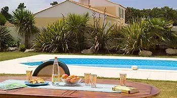 Madame Le Domaine De Vertmarines