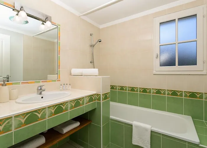 Madame Le Domaine De Vertmarines