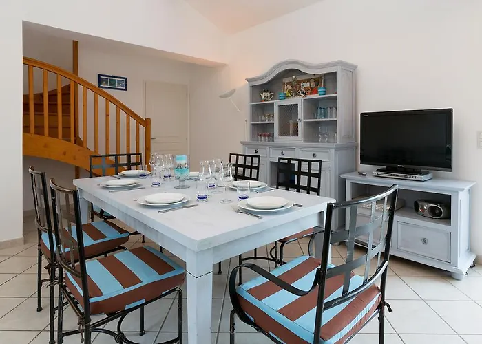 Madame Le Domaine De Vertmarines Apartahotel 3*