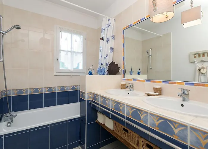 Madame Le Domaine De Vertmarines 3*