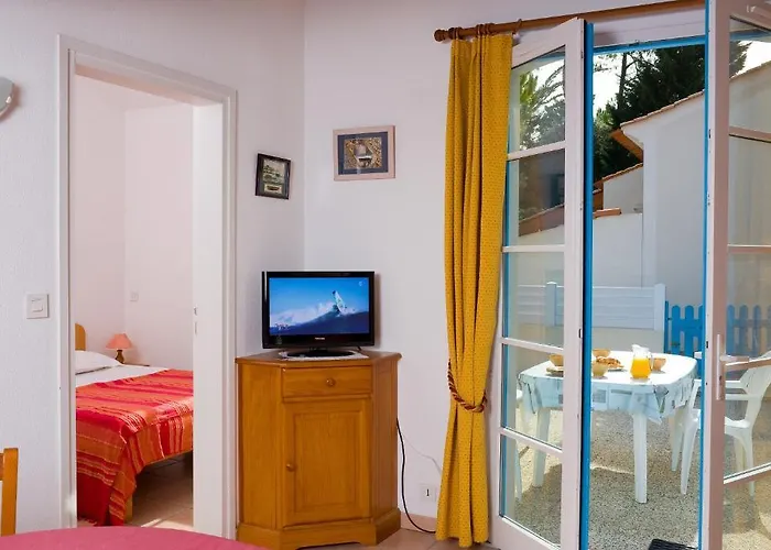 Madame Le Domaine De Vertmarines Apartahotel Saint-Jean-de-Monts