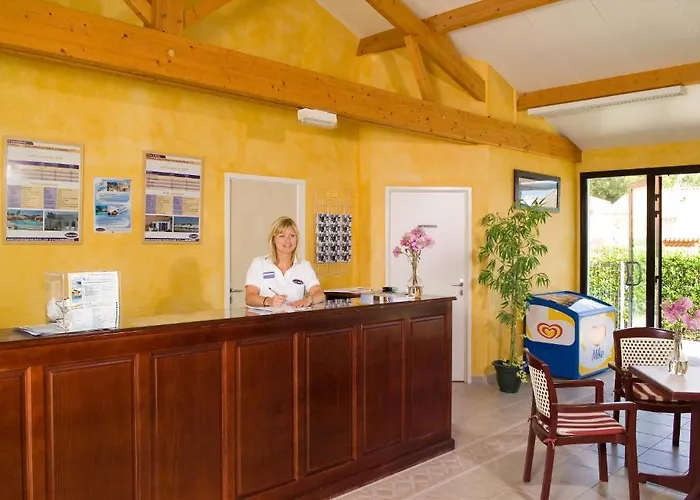 Apartahotel Madame Le Domaine De Vertmarines